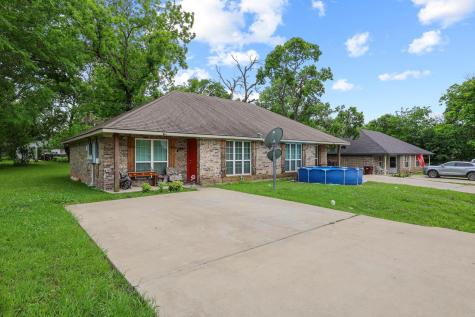 Ranch style home with replacement windows in Bonham Texas